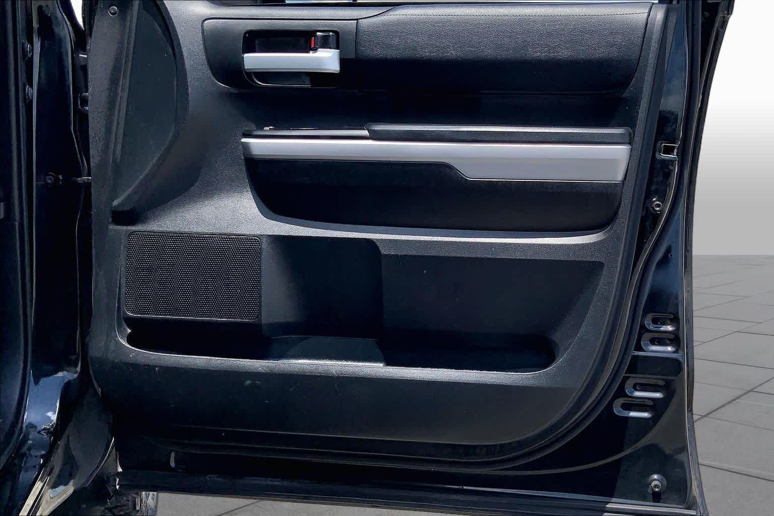 Used 2019 Midnight Black Metallic Toyota SR5 image 22