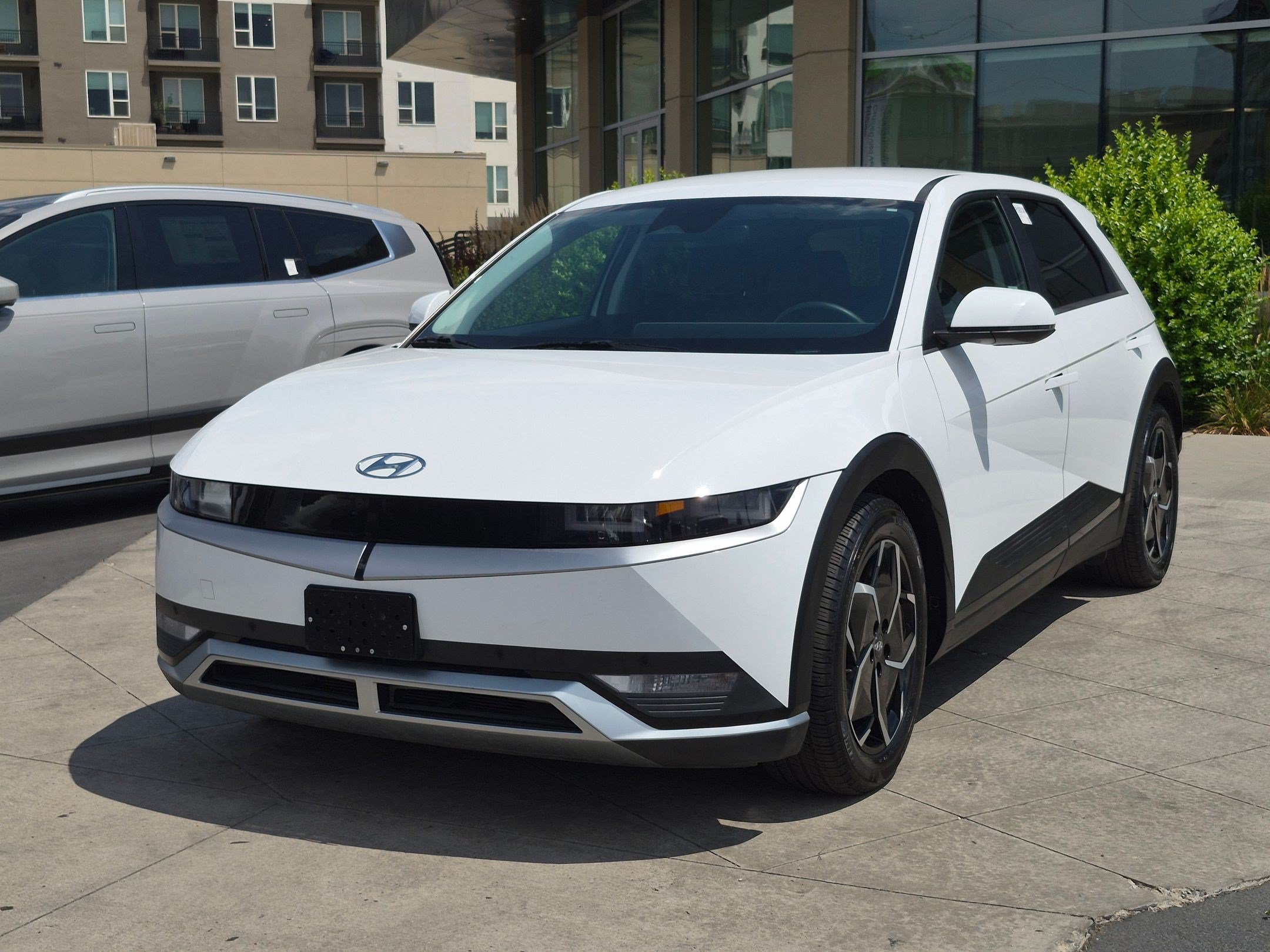 Certified Used 2023 Atlas White Hyundai SEL image 9