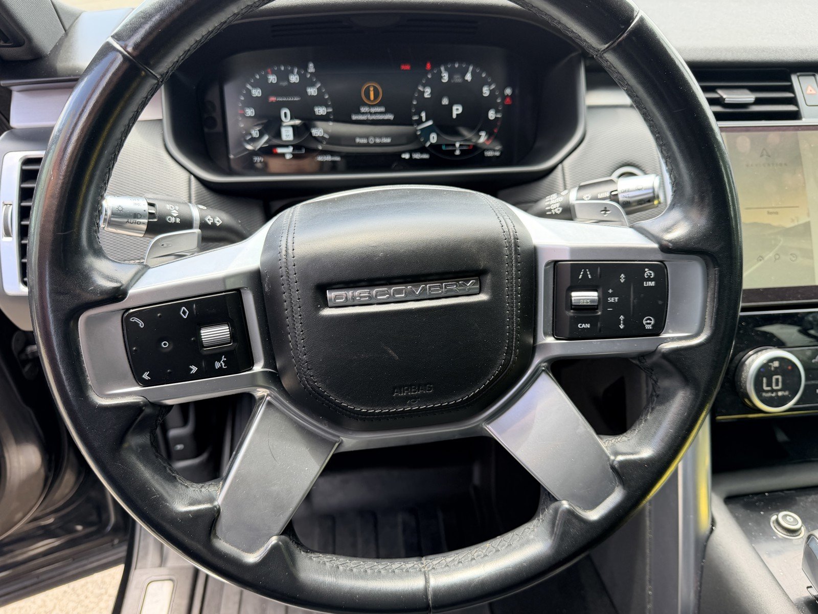 Used 2022 Black Land Rover HSE R-Dynamic image 9
