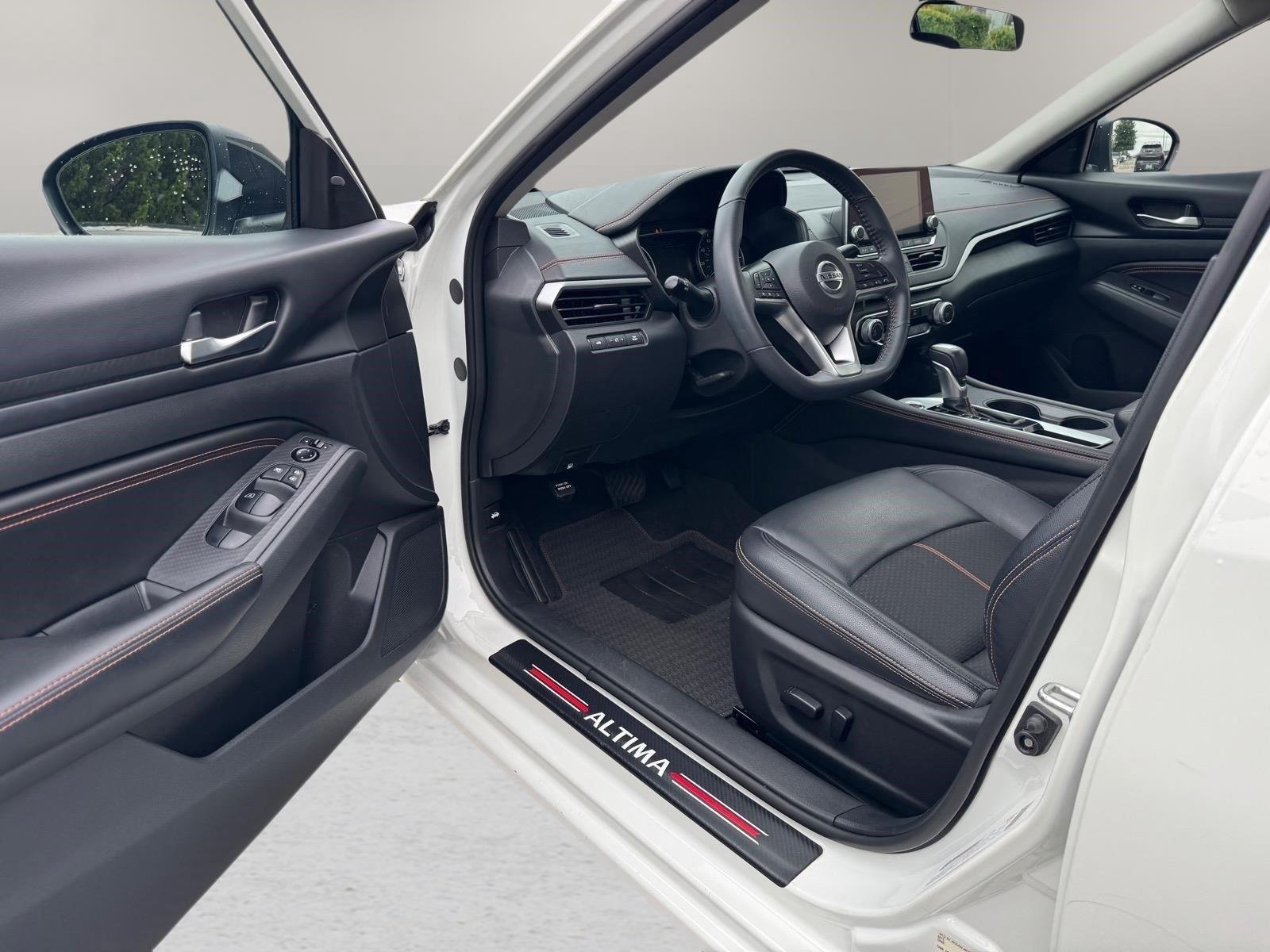 Used 2022 Glacier White Nissan 2.5 SR image 15