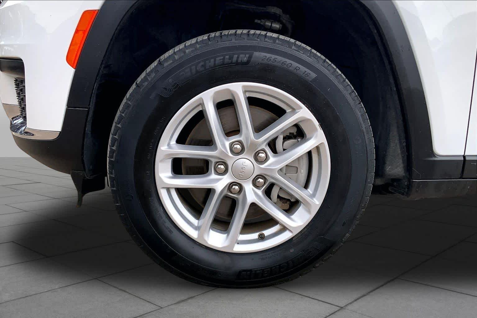 Used 2024 Bright White Clearcoat Jeep Laredo image 9
