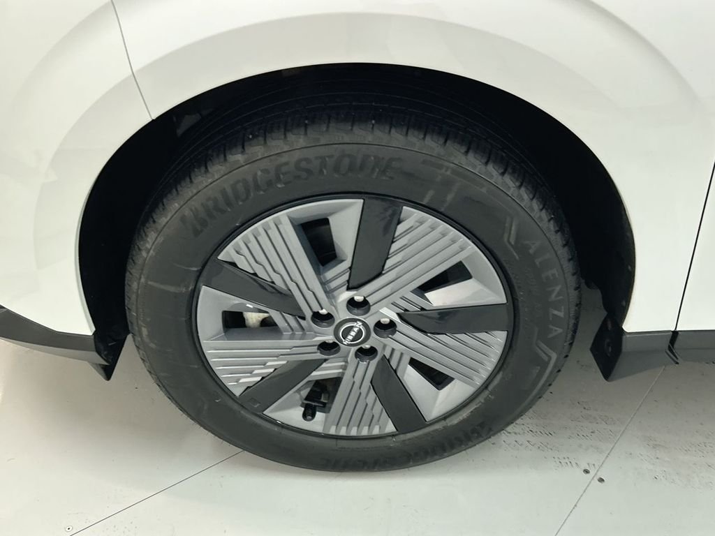 Used 2025 White Pearl Nissan SL image 10