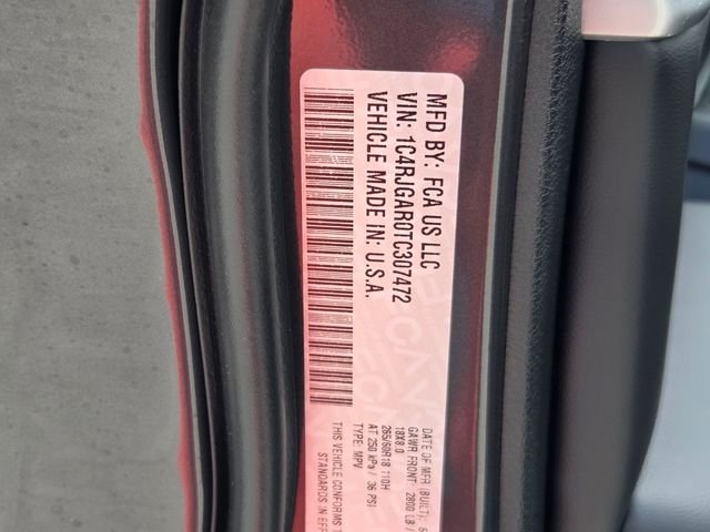 New 2026 Baltic Gray Metallic Clear-Coat Exterior Paint Jeep Altitude image 32