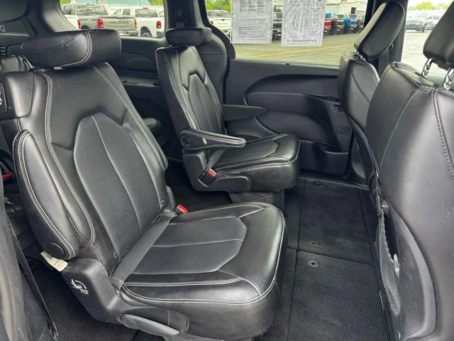 Certified Used 2025 Black Chrysler Select image 15
