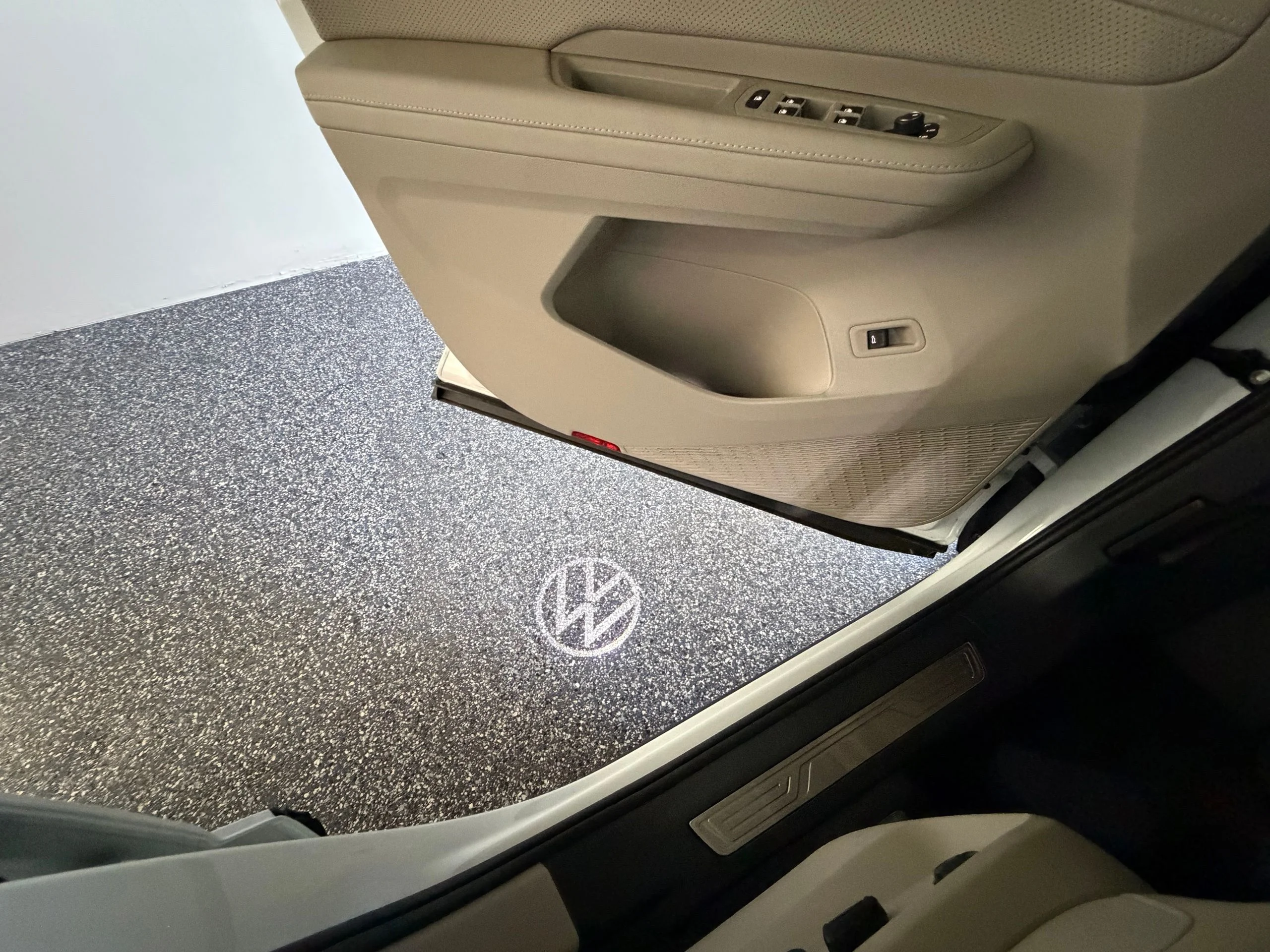 New 2026 White Volkswagen 2.0T SE w/Technology image 49