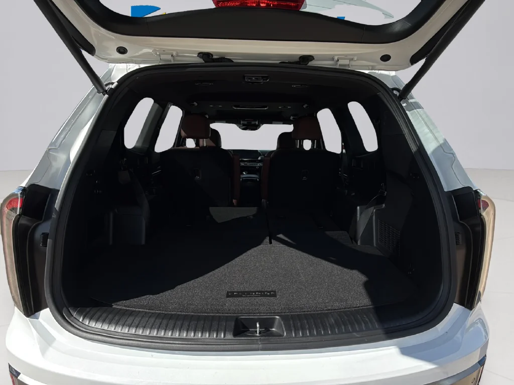 Used 2024 Glacial White Pearl Kia EX image 29