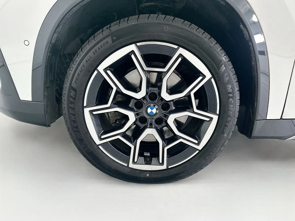 Used 2023 White BMW xDrive28i image 29