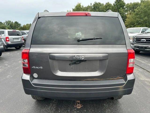 Used 2015 Granite Crystal Clearcoat Metallic Jeep Sport image 7