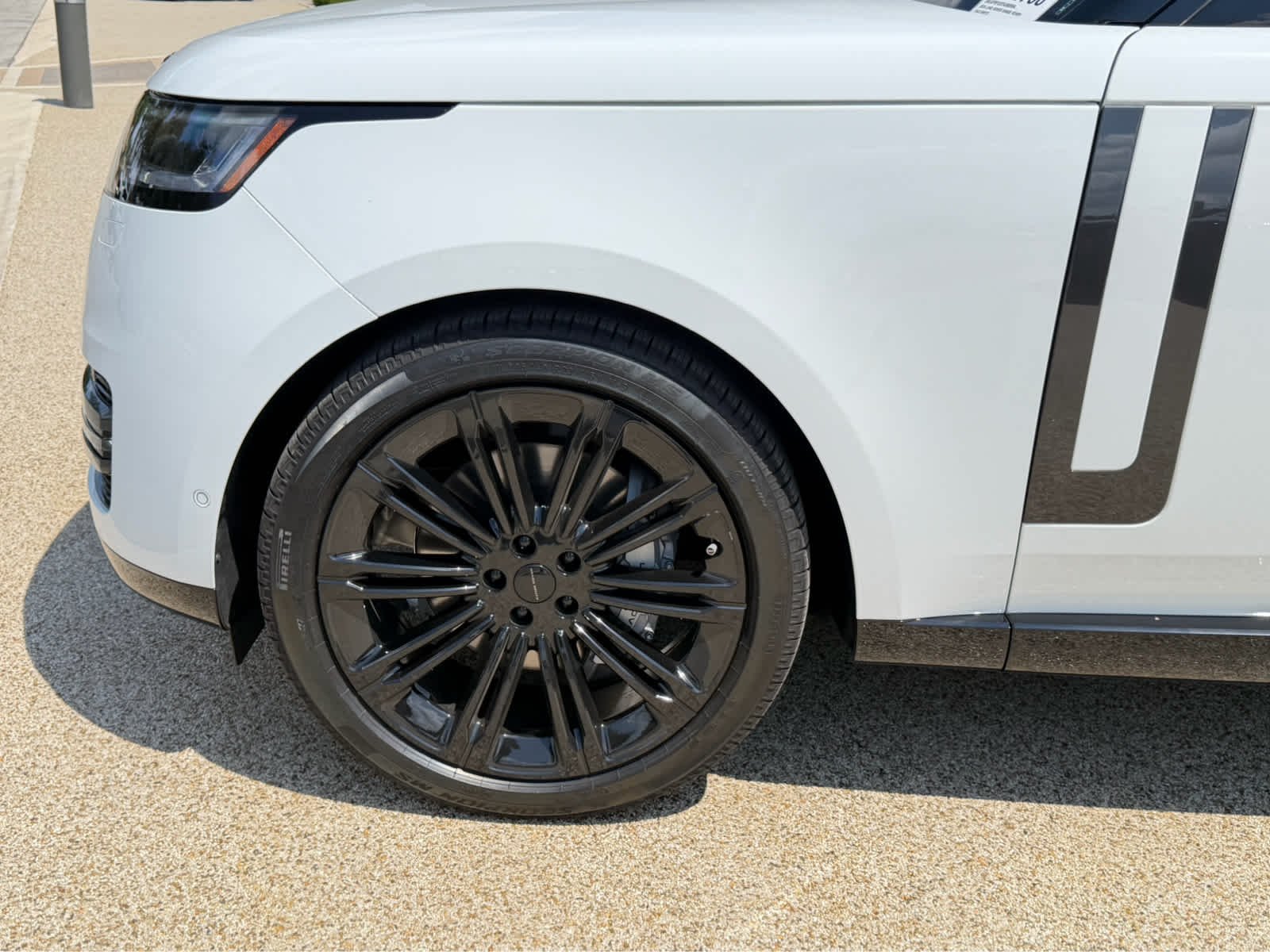 New 2026 Fuji White Land Rover SE image 8