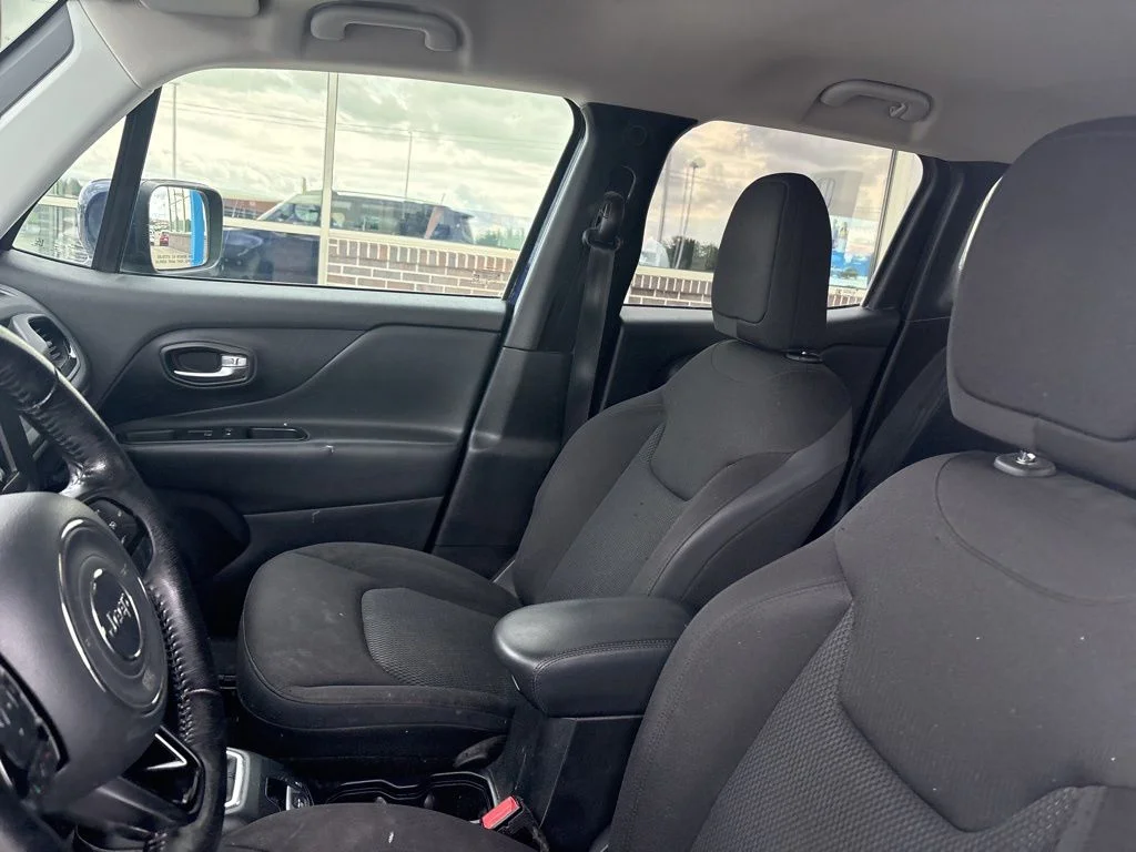Used 2018 Blue Jeep Latitude image 11