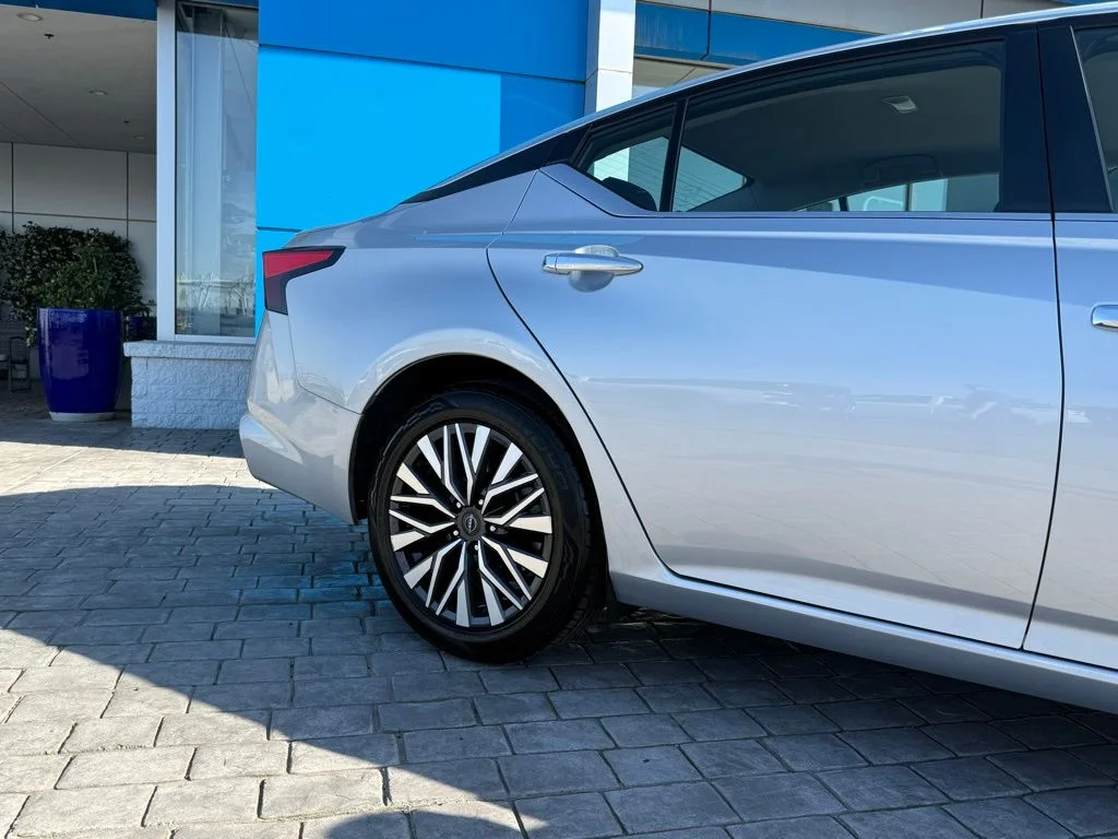 Used 2024 Silver Nissan 2.5 SV image 6