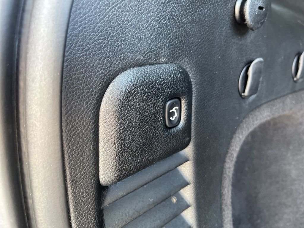 Used 2021 Diamond Black Jeep Limited image 39