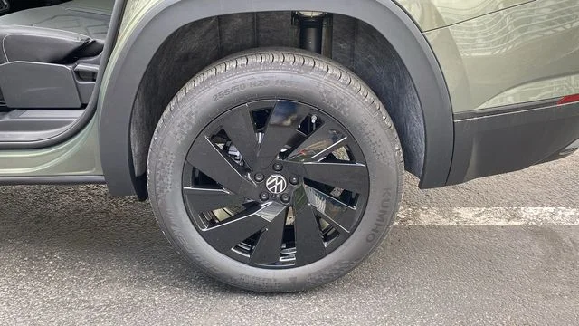 New 2026 Green Volkswagen 2.0T SE w/Technology image 27