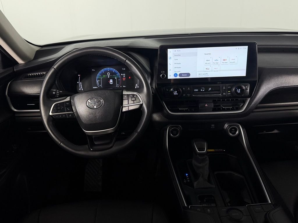 Used 2024 Cloud Toyota XLE image 12