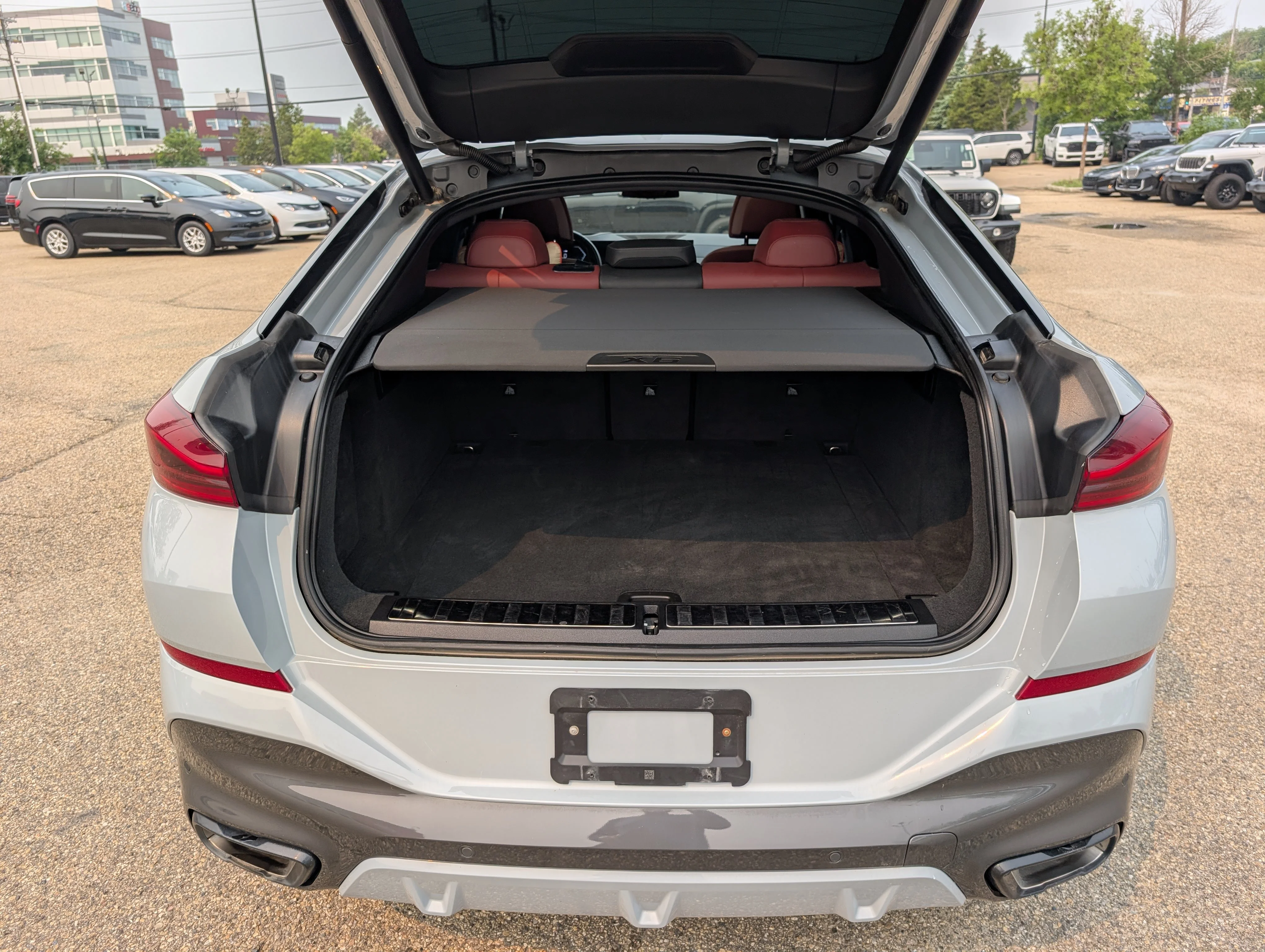 Used 2024 Gray BMW xDrive40i image 6