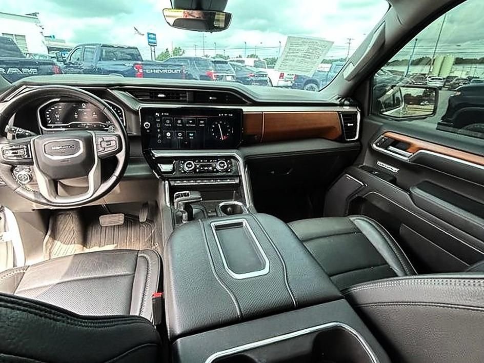 Used 2022 White GMC Denali image 18