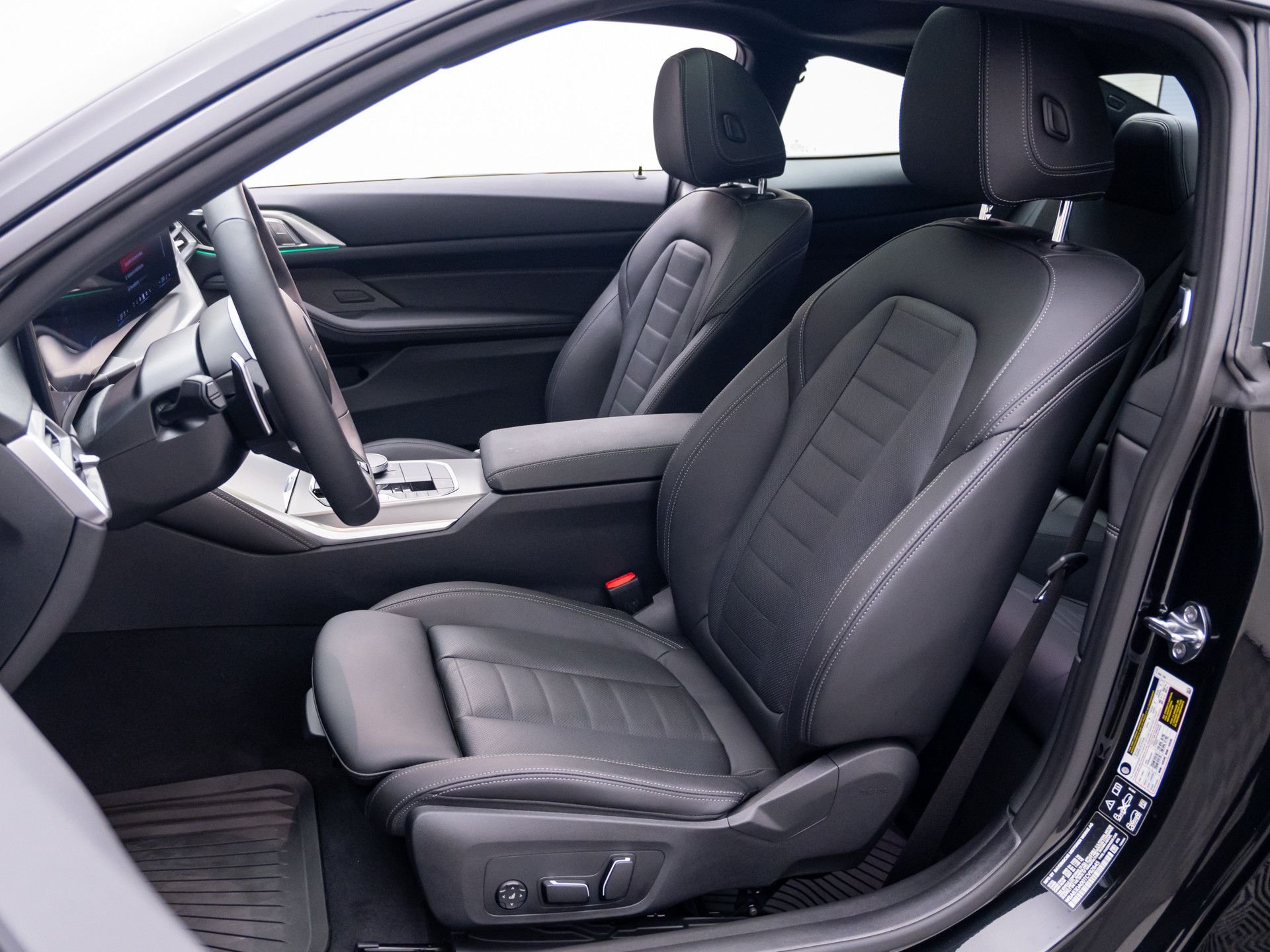 2026 BMW 4 Series M440i - Photo 17