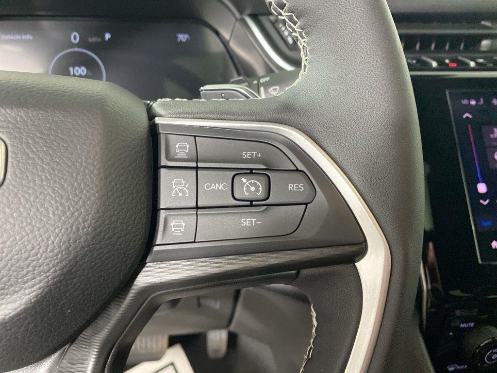 Used 2025 Diamond Black Crystal Pearlcoa Jeep Laredo X image 18