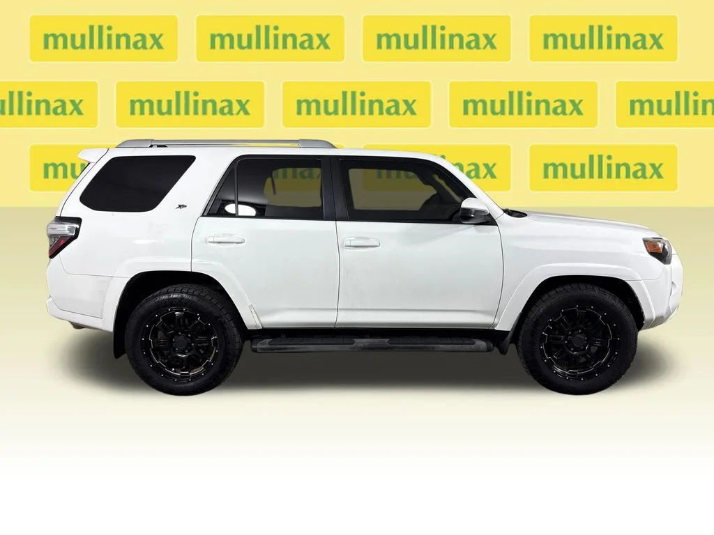 Used 2015 White Toyota SR5 image 2