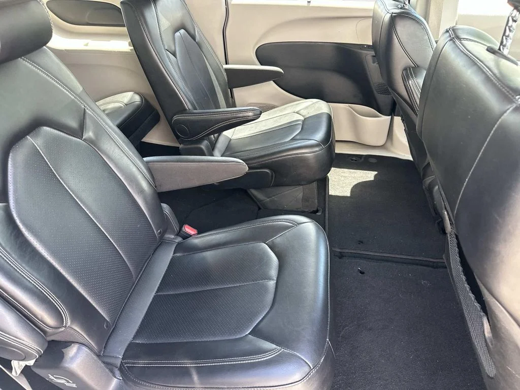 Used 2024 Black Chrysler Touring L image 14