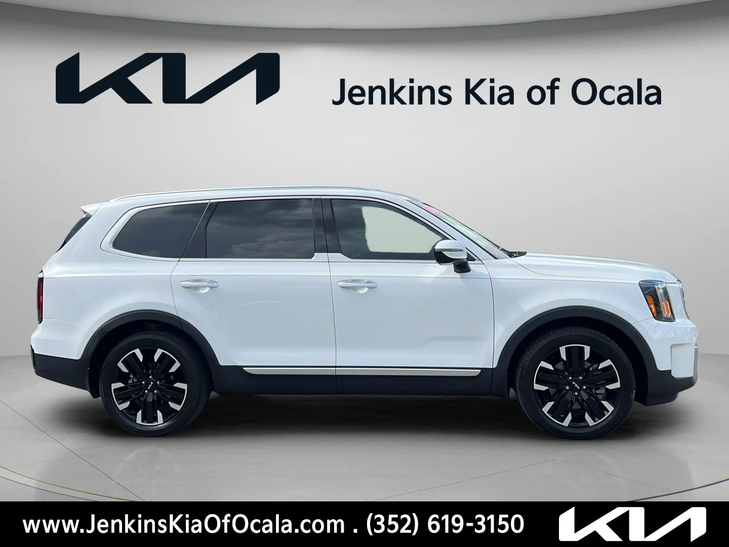 Used 2024 Glacial White Pearl Kia SX Prestige image 2