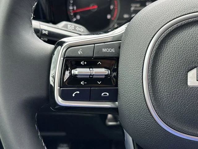 Used 2023 White Kia S image 26