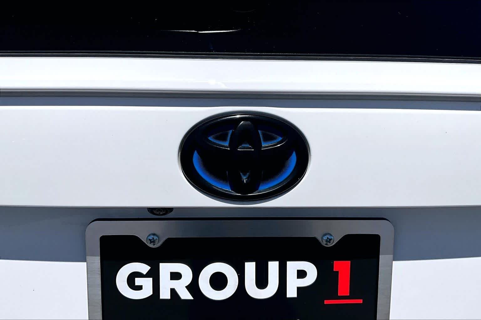 Used 2024 Ice Cap Toyota Hybrid XLE image 30