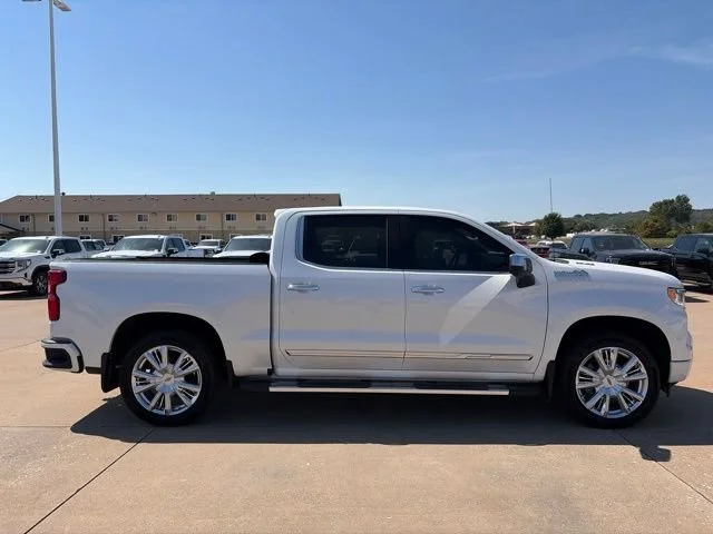 Used 2023 IRIDESCENT PEARL TRICOAT Chevrolet High Country image 2