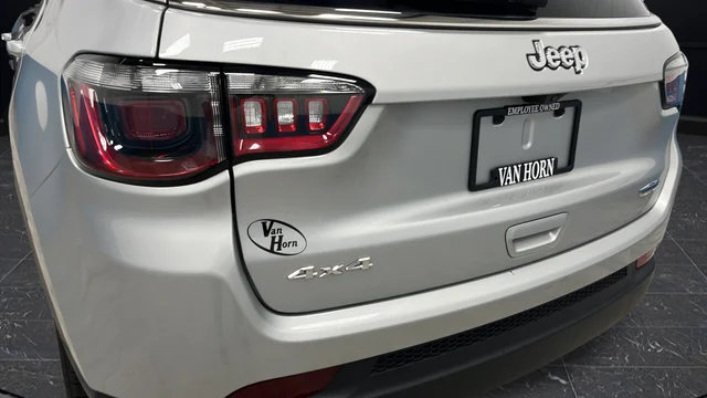 Used 2024 Silver Jeep Latitude image 36