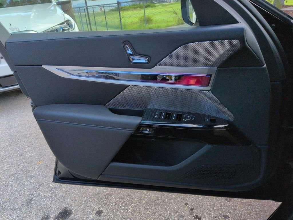 New 2026 Black Sapphire Metallic BMW 740i xDrive image 30