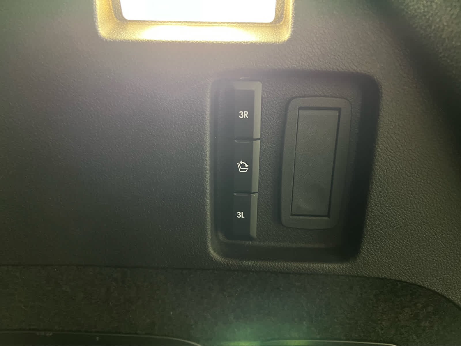 Used 2020 Infinite Black Metallic Lincoln Reserve image 11