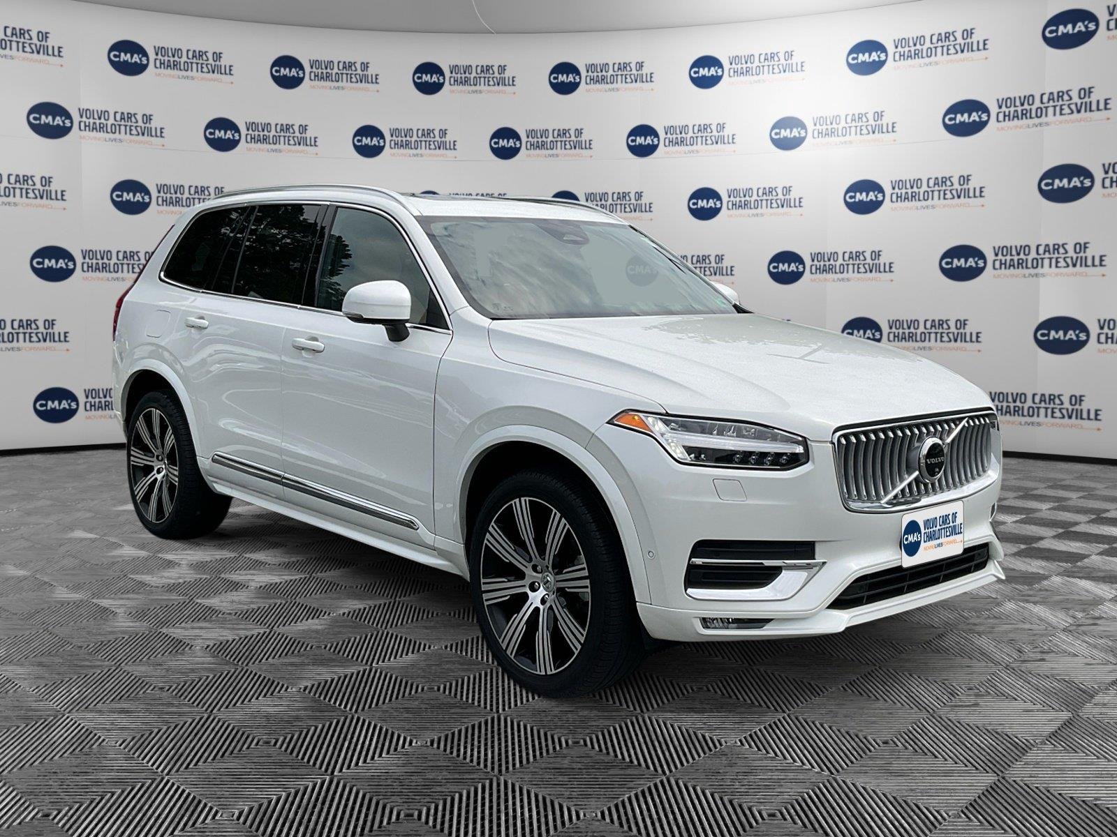 Used 2024 Crystal White Metallic Volvo Ultimate Bright Theme image 7