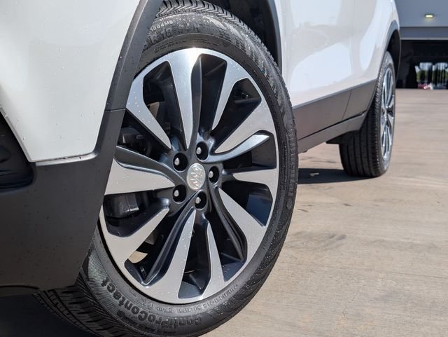 Used 2021 White Buick Preferred image 2
