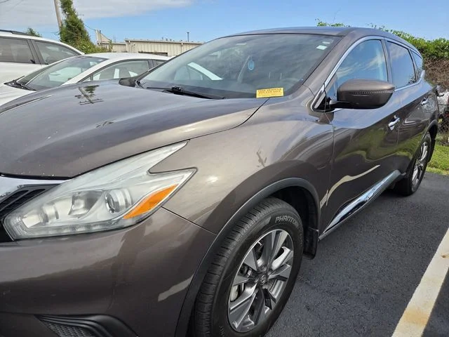 Used 2017 Brown Nissan S image 5
