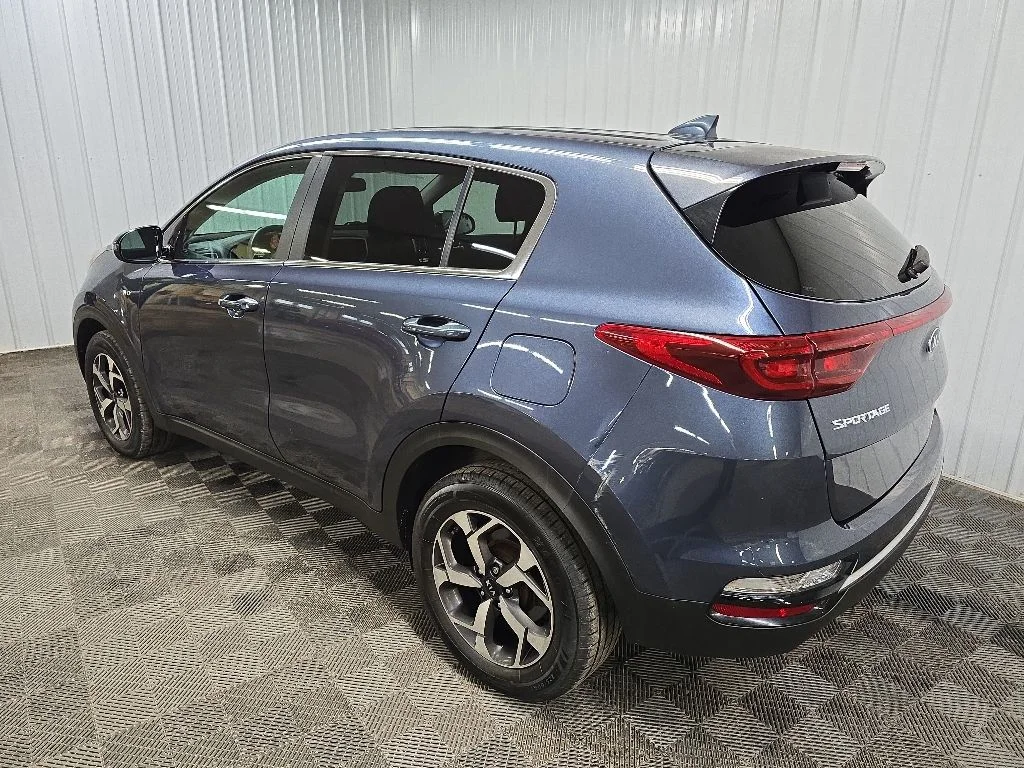 Used 2020 Pacific Blue Kia LX image 9