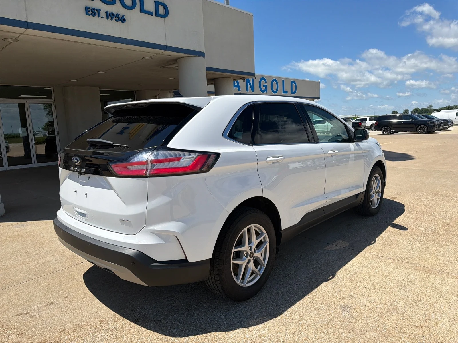 Used 2024 Oxford White Clearcoat Ford SEL image 11