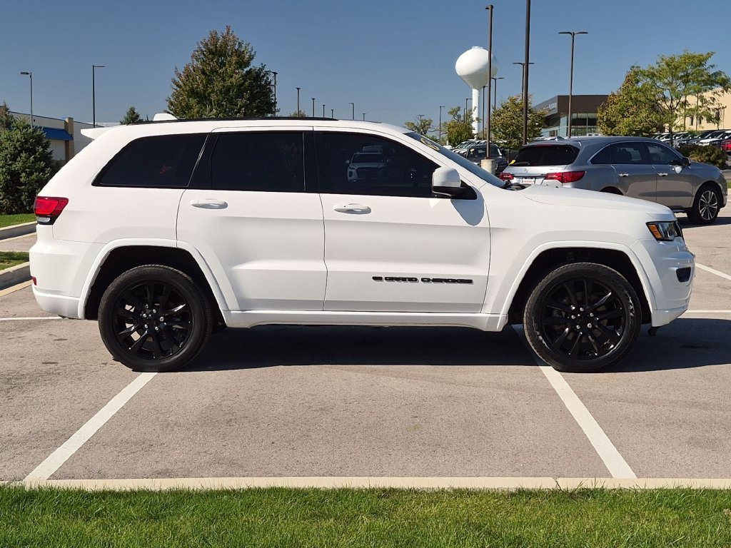 Used 2022 White Jeep Laredo X image 8