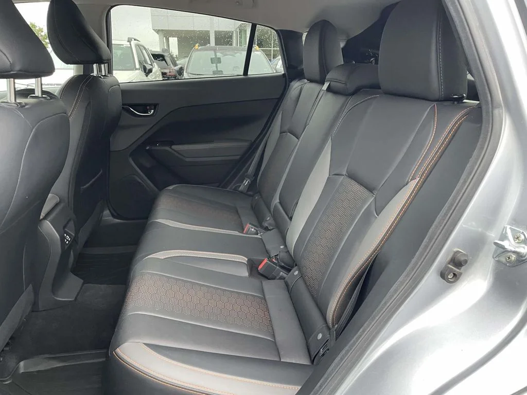 Used 2025 Ice Silver Metallic Subaru Limited image 3