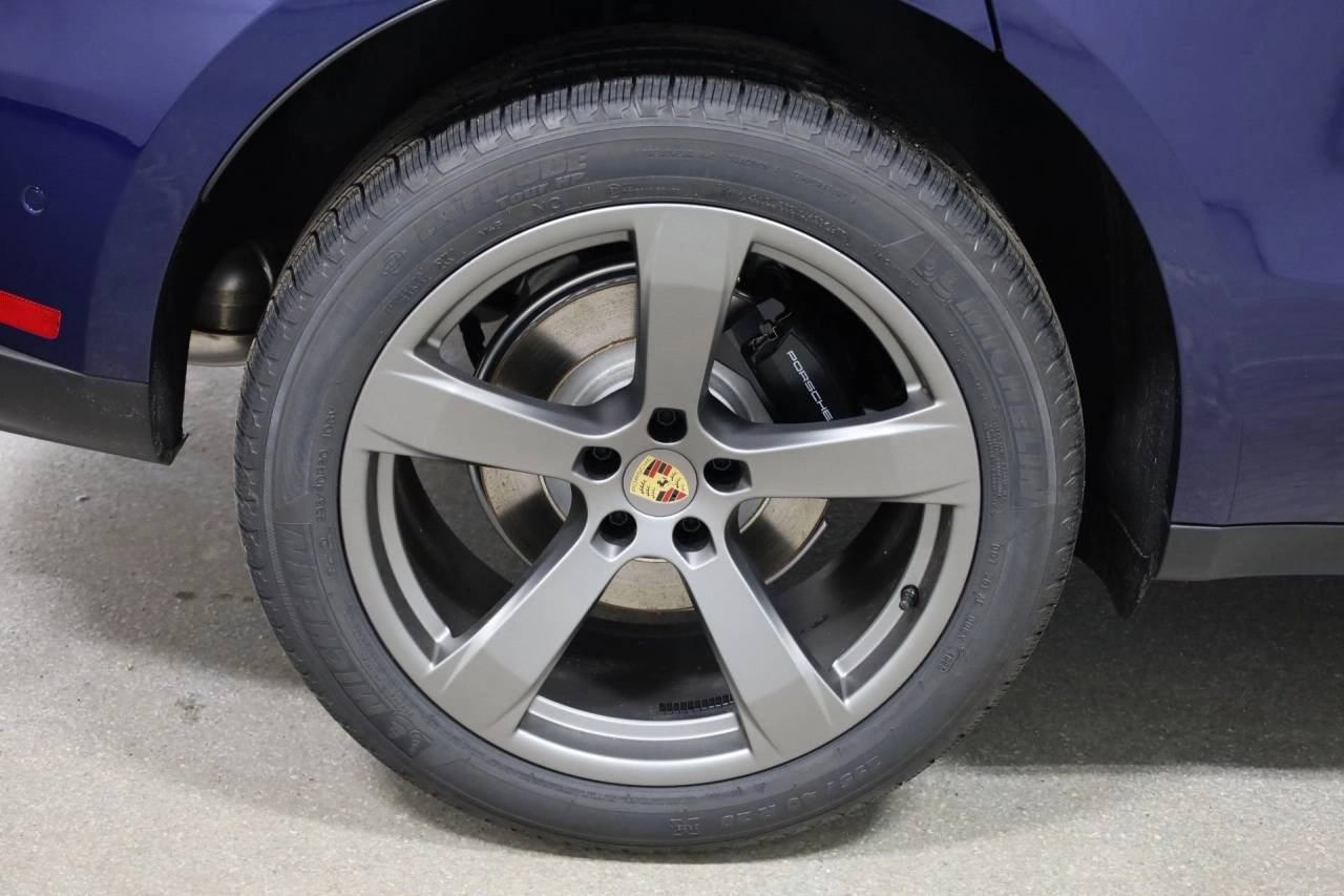 Used 2026 Gentian Blue Metallic Porsche  image 38