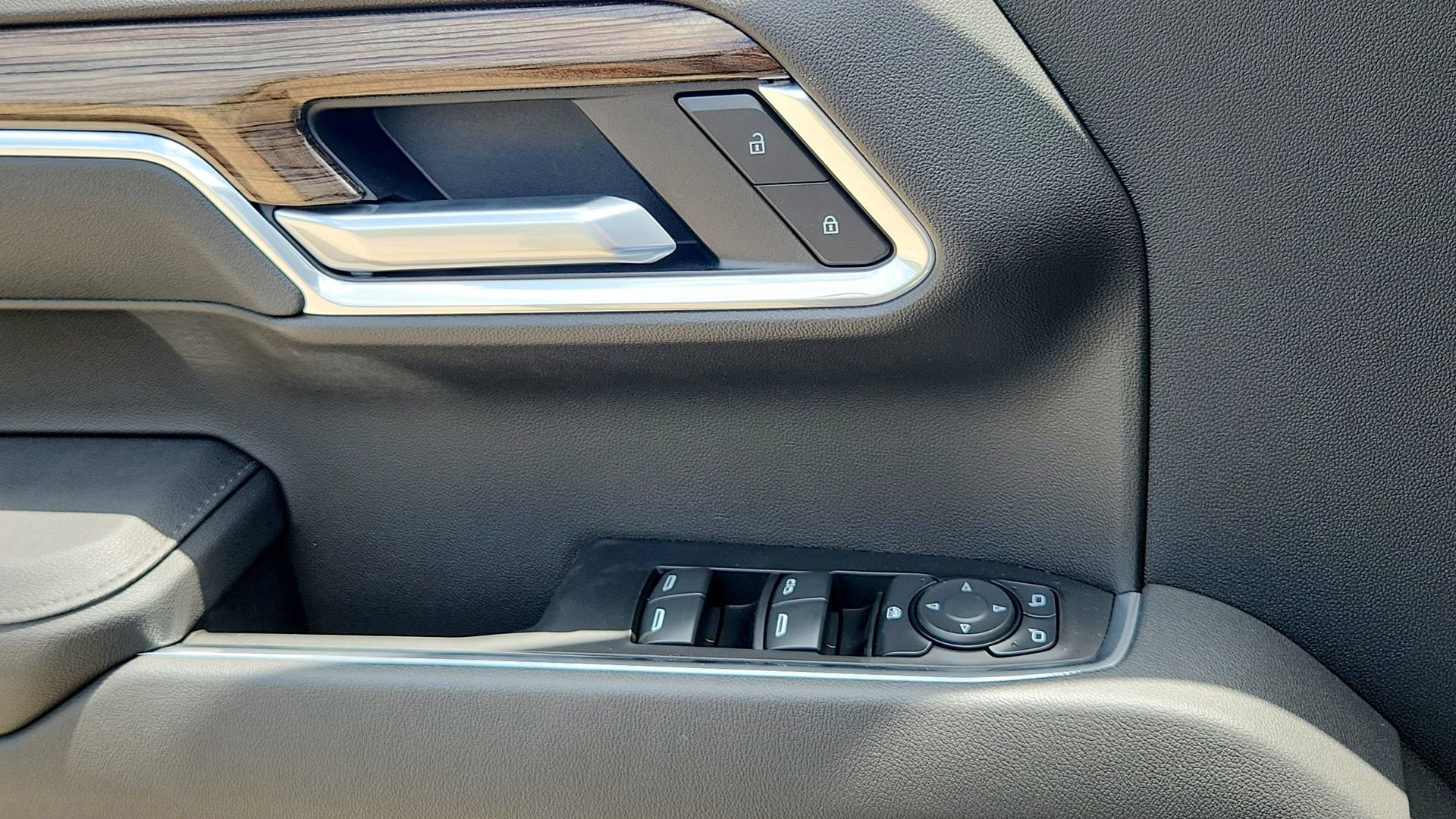 New 2026 Sterling Gray Metallic Chevrolet LT Trail Boss image 23