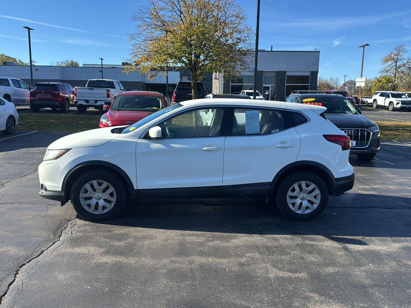 Used 2019 Glacier White Nissan S image 6