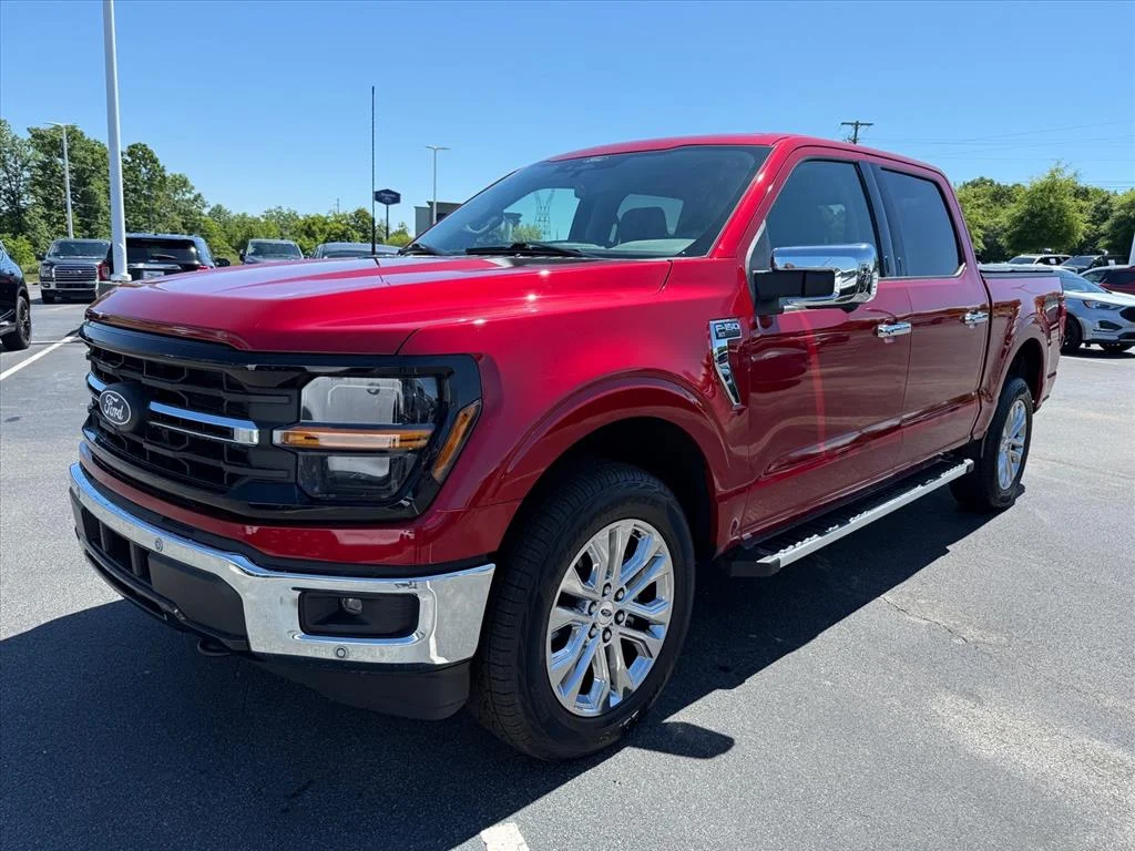 Used 2025 Red Ford XLT image 4