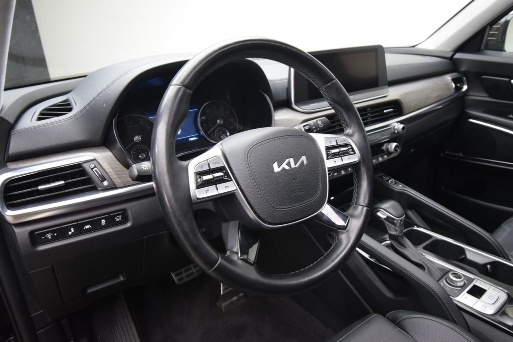 Used 2022 Black Kia SX image 11