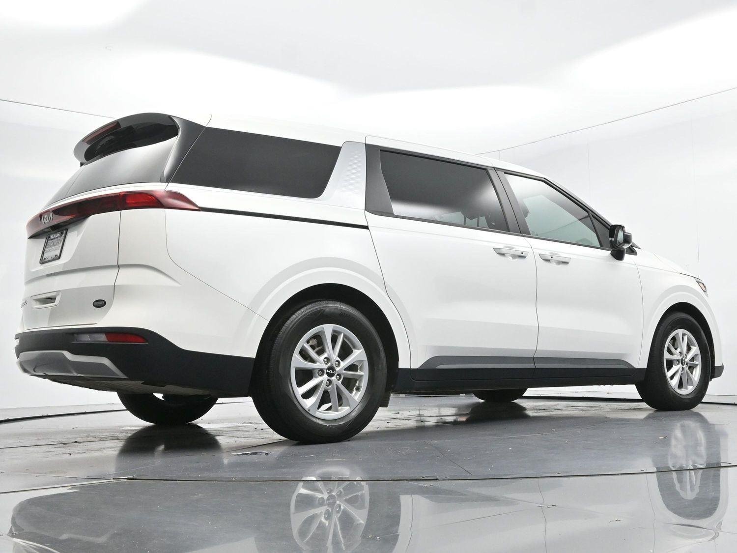 Used 2022 Snow White Pearl Kia LXS image 50