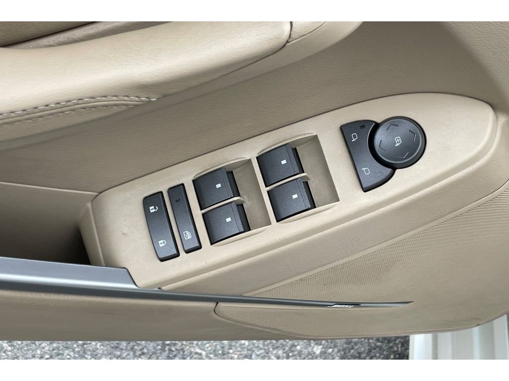 Used 2013 White Diamond Tricoat Cadillac Luxury image 11