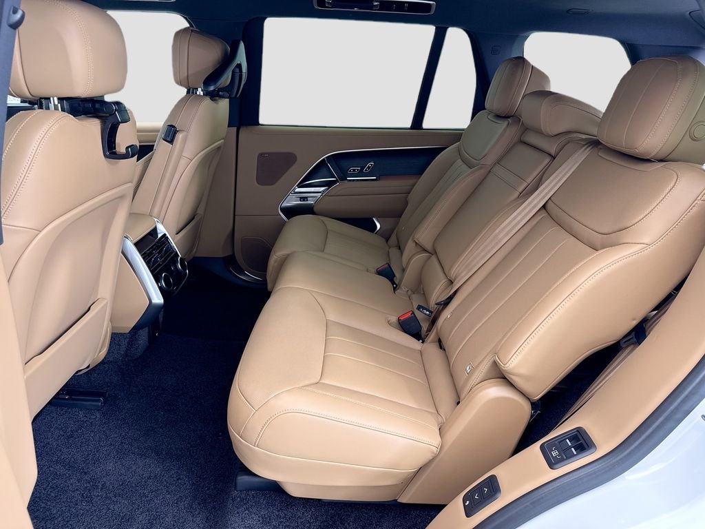 New 2026 Fuji White LAND ROVER SE 7 Seats image 20