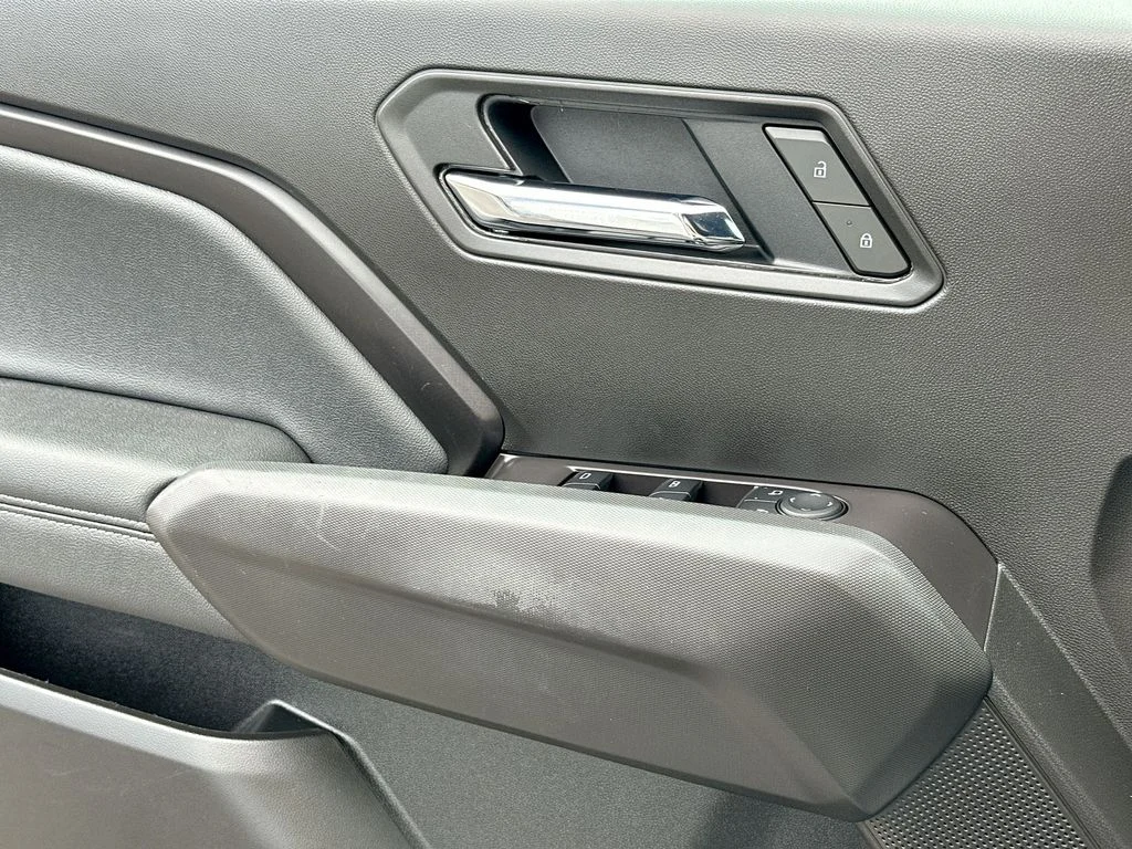 Used 2025 White GMC Elevation image 11