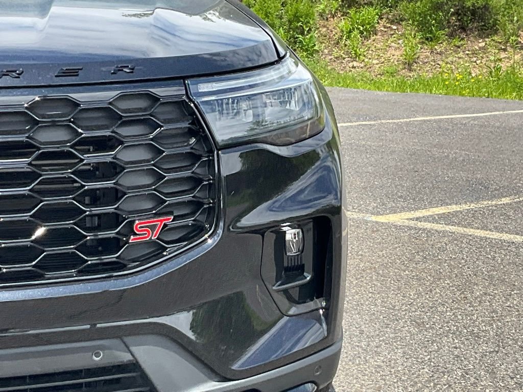 New 2026 Agate Black Metallic Ford ST image 2