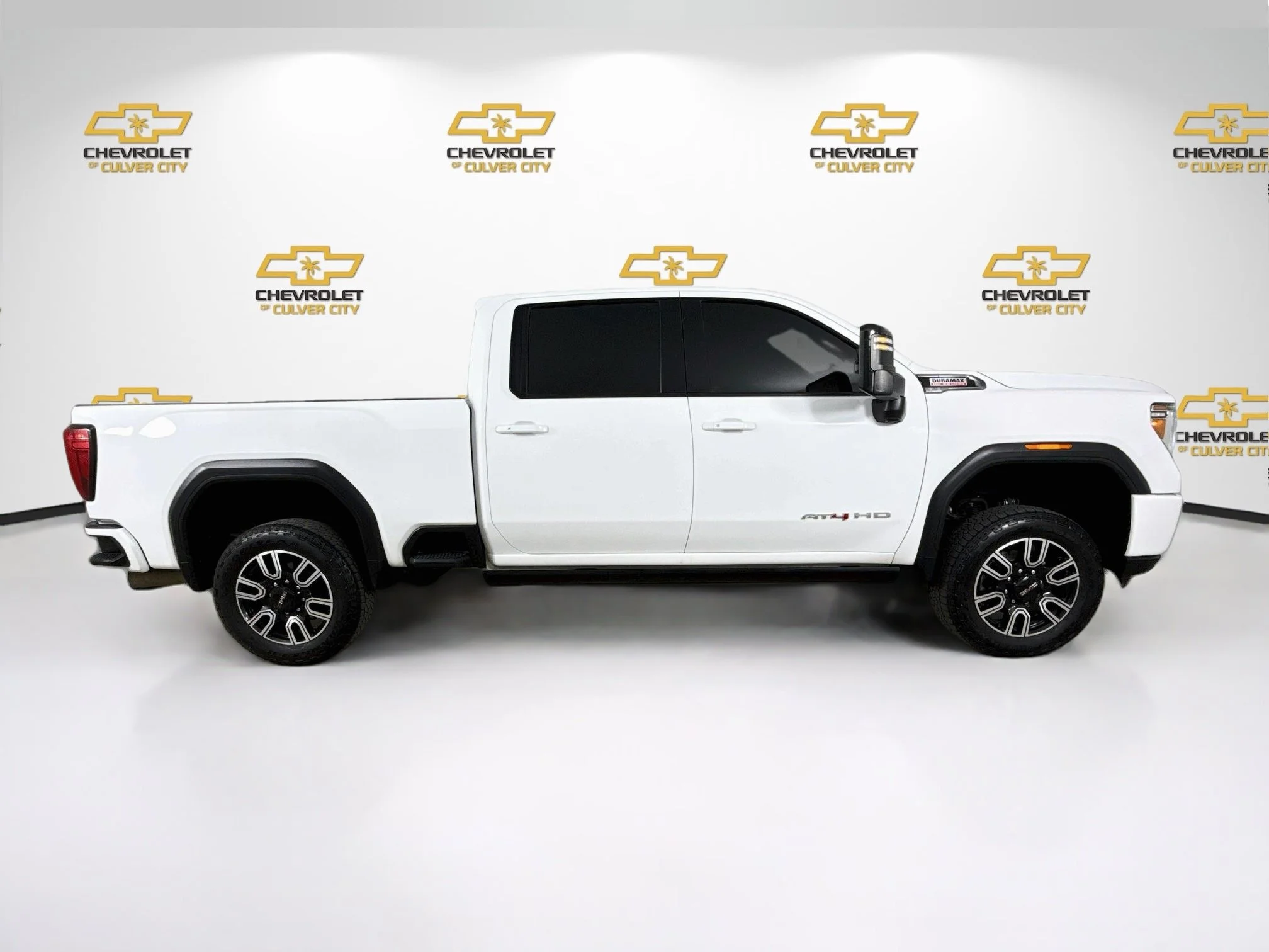 Used 2023 SUMMIT WHITE GMC AT4 image 9