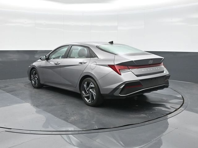 Used 2025 Silver Hyundai SEL Convenience image 8